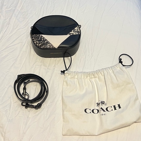 Coach Canteen Crossbody - Picture 1 of 9